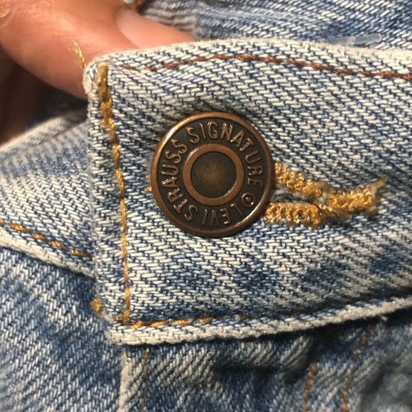 Levi's 501 Shorts Women's 27 High Rise Cut Off Frayed Hem Denim - Picture 2 of 4